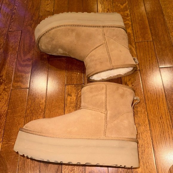 Uggs Classic Mini Platform Boots - Picture 1 of 6